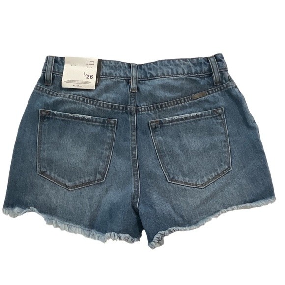 Nwt Kancan The Eleni Distressed Mom Jean Shorts Size 26 Medium Wash Denim — image 2 of 8